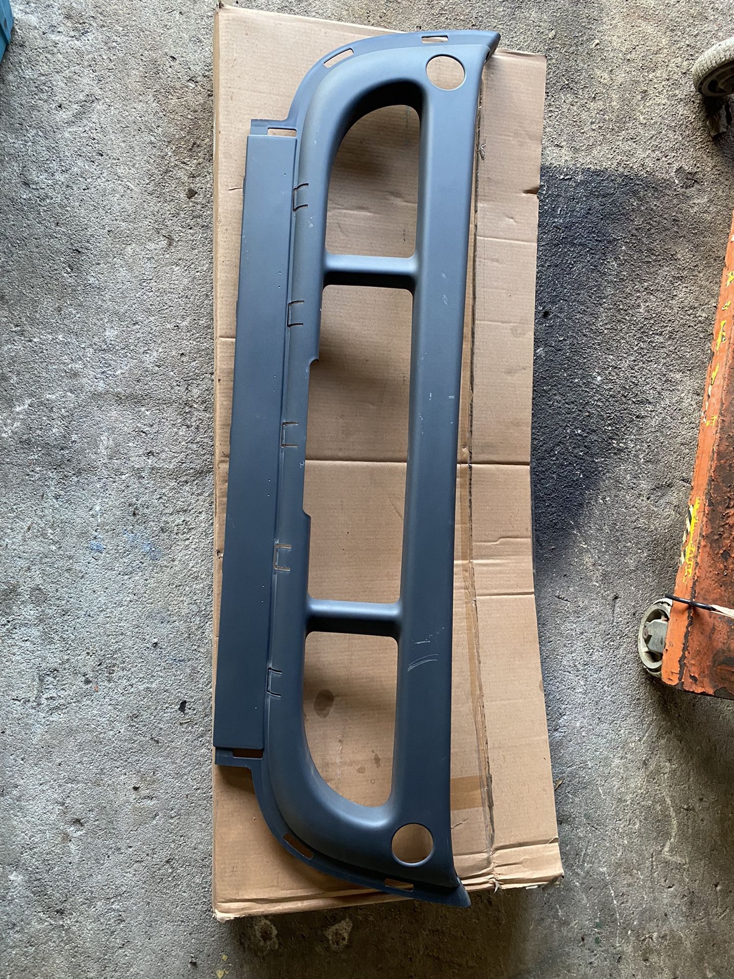 Freightliner Cascadia Center Front Bumper 