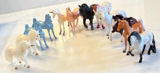 Breyer Unicorns (6) Breyer Horses (4) Vintage Funrise Horses (2)