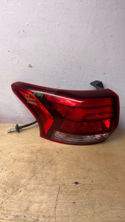2016 to 2020 Mitsubishi Outlander driver side taillight