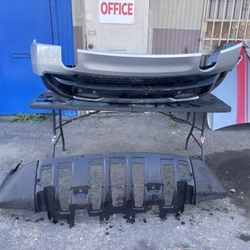 2025 - RIVIAN R1S R1T  FRONT BUMPER/ GRILLE/ VALANCE OEM