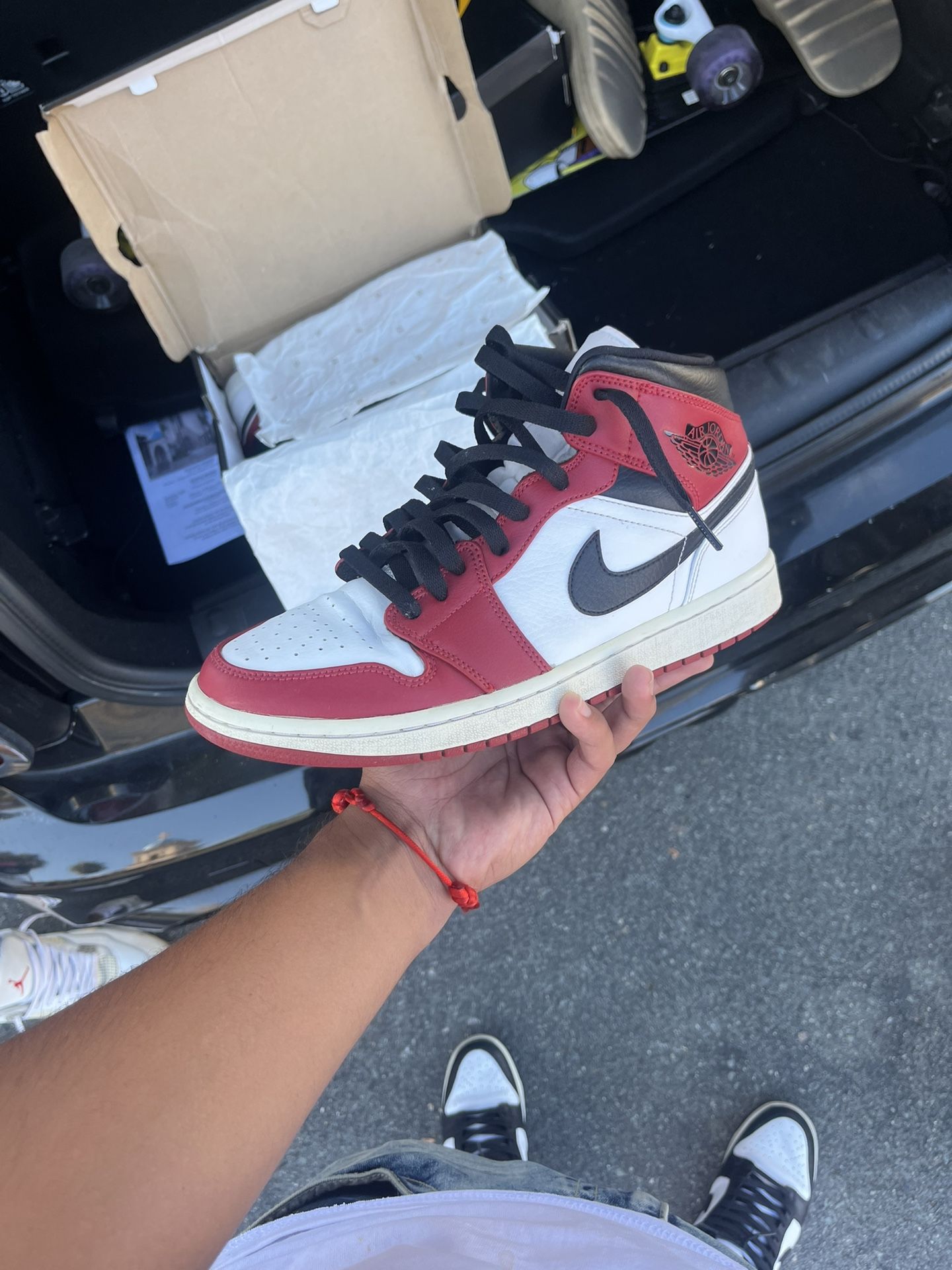 Jordan 1 Chicago Mid Size 9.5 TRADES Accepted