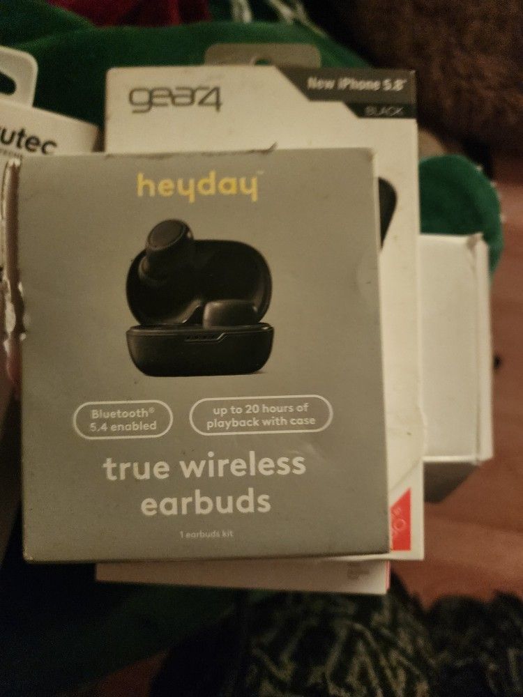 Heyday wireless earbuds w/ charging caseNew in box, never used Heyday wireless earbuds w/ charging case
Retail $50
Screen protectors available to bu