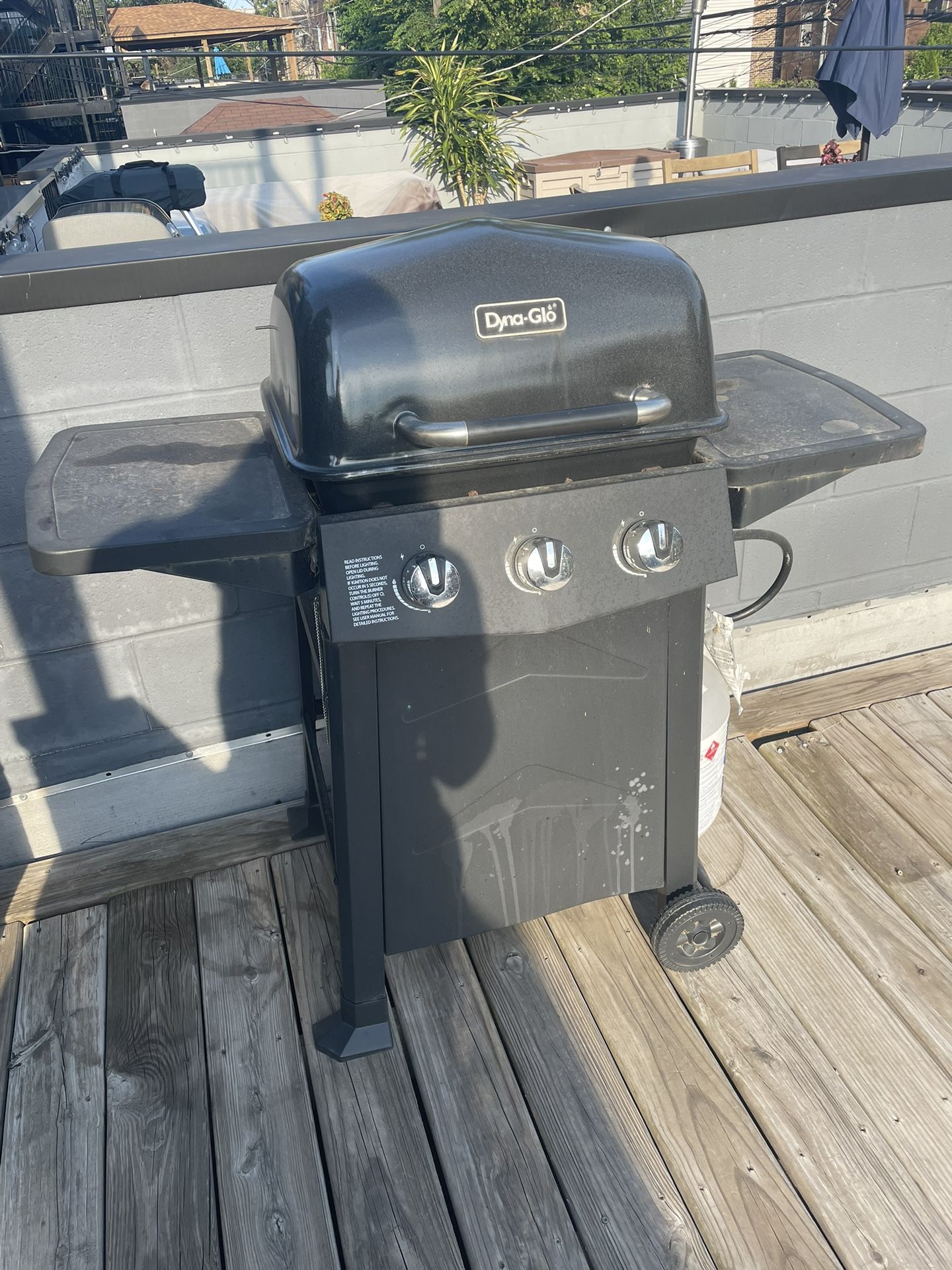 DynaGlo 3-burner Propane Grill + Propane Tank
