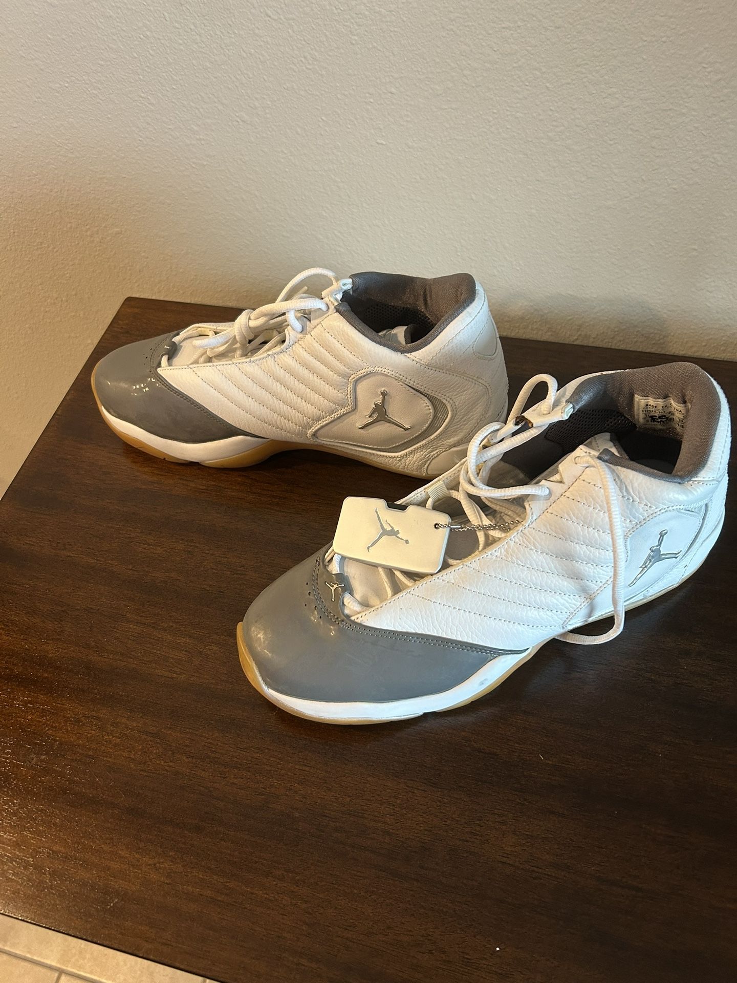 Air Jordan B”2rue Brand New