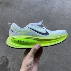 Nike Vomero 18 White Green Black Size 10