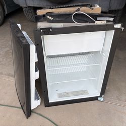 Dometic 3 cu ft 3-way refrigerator