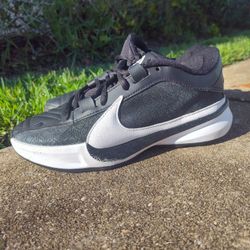 Nike Zoom Freak 5 TB Black White Men's DZ2946-001 Size 5 Good