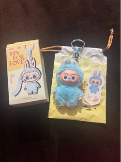 Labubu - Pin for love “K”