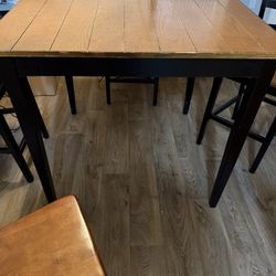 Kitchen Table And 4 Chairs