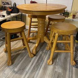 Round Table With Stools