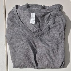 (BB - 9) DISTRICT WOMEN'S V-NECK LONG SLEEVE GRAY T-SHIRT SIZE X-SMALL 