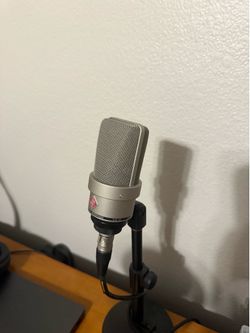 TLM 103 microphone