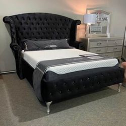 Elegant Velvet Queen Bed Black👉 Brand New 💫 Great Financing Available 💥 Showroom Available 👍