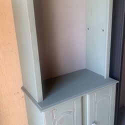 Bookshelf/cabinet