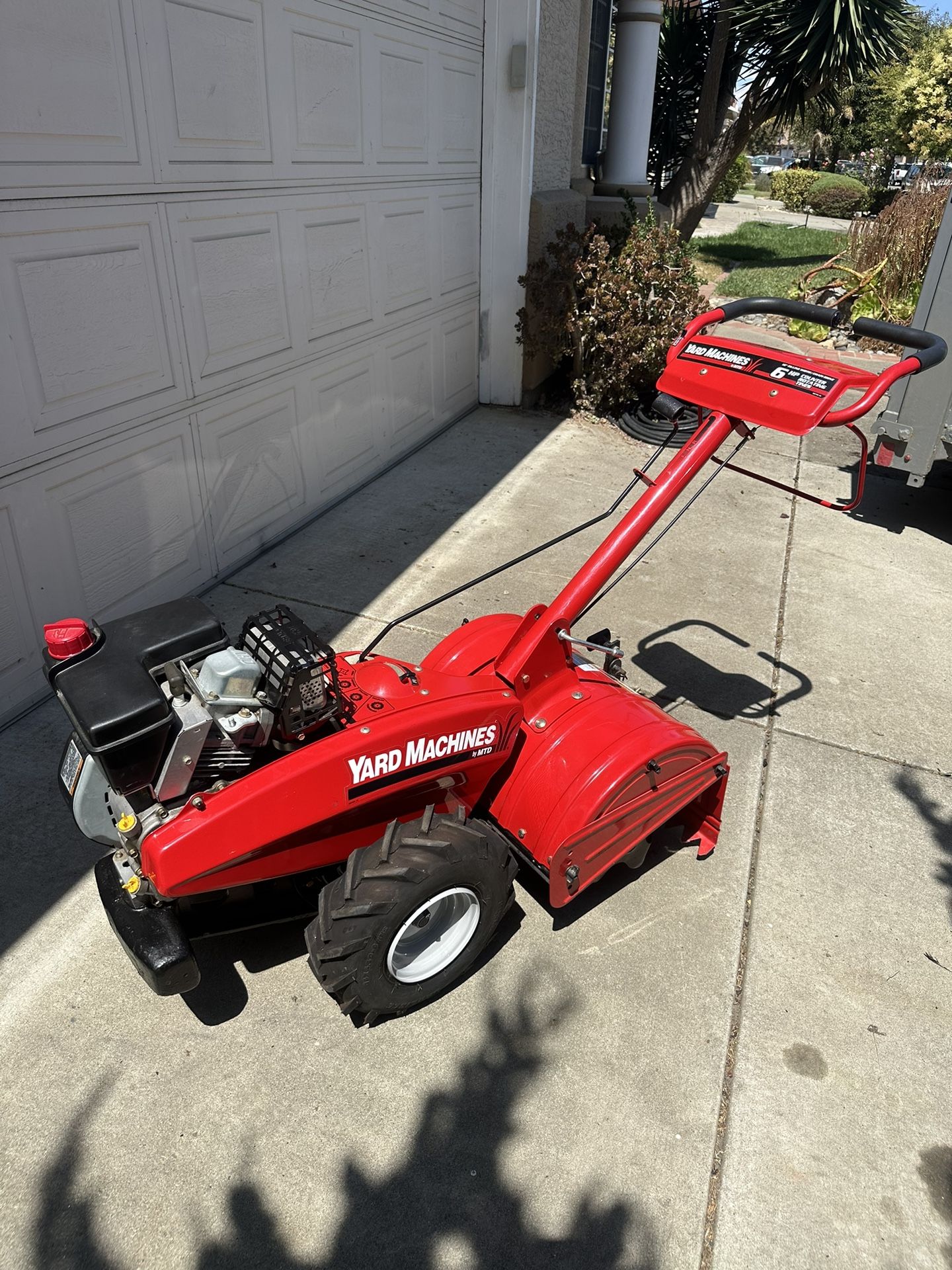“AS IS” Counter Rotating Tines - 18" TILLING WIDTH / CHAIN DRIVE - Yard Machines by MTD