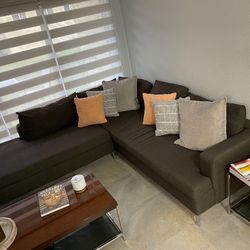 SOFÁ / COUCH / SECTIONAL / LIVING ROOM