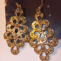 Beautiful Brand New Gold Tone Earrings