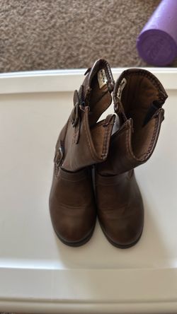 Girls size 11y boots