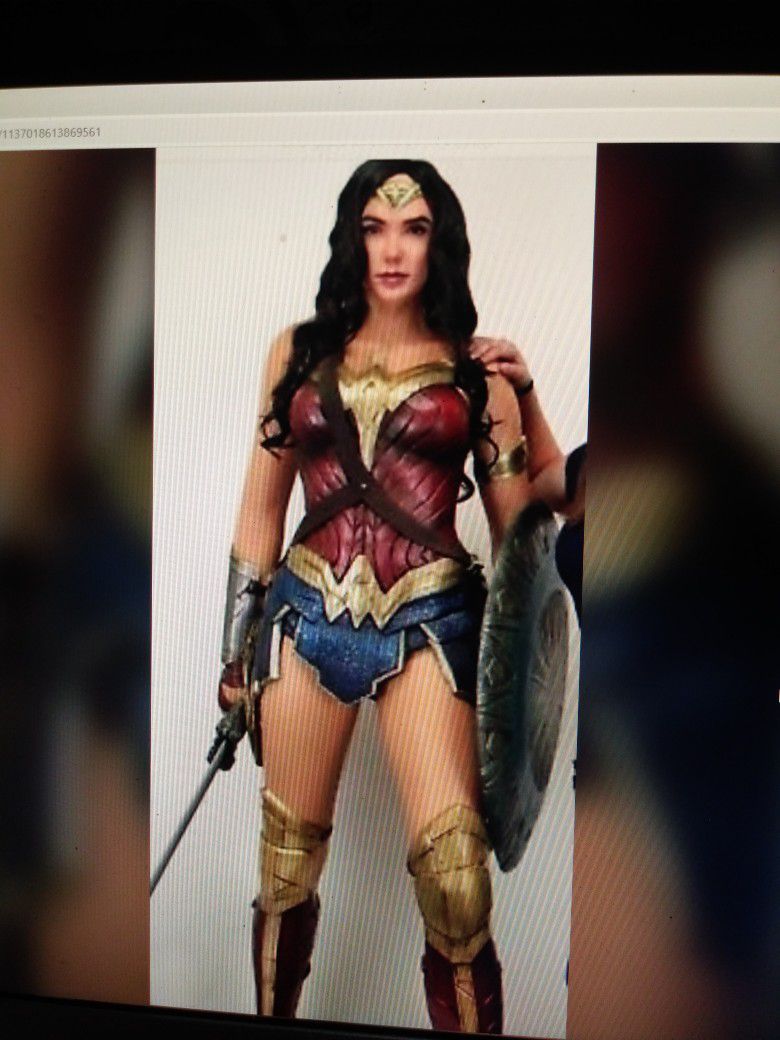 Life Size Wonder Woman action figure