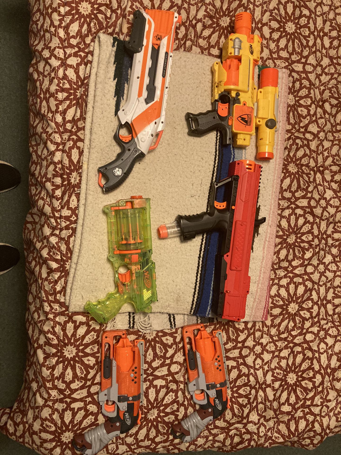 6 Nerf Guns