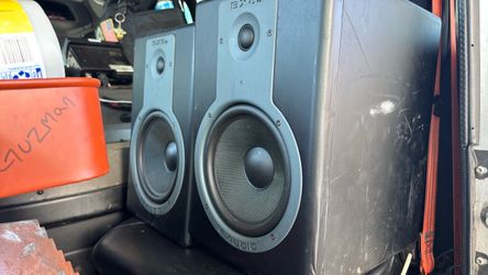 BX8A M-Audio speakers