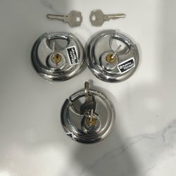 3 Public Storage Locks each with 2 keys