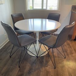 Dining Table & Chairs