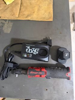 Snap-On 14.4 V 3/8" Drive MicroLithium Cordless Ratchet Kit