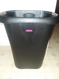 Trash container