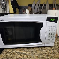 Small Magic Chef Microwave Oven