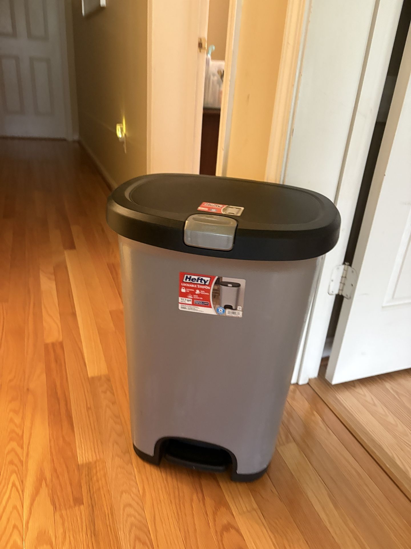 Hefty 12.7 Gallon Step Trash Can Gray