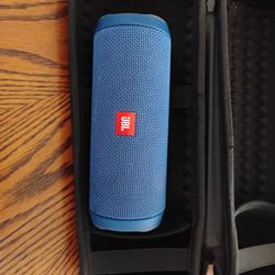 Authentic JBL Flip 4 Wireless Bluetooth Speaker  (Blue) W / Travel Case 