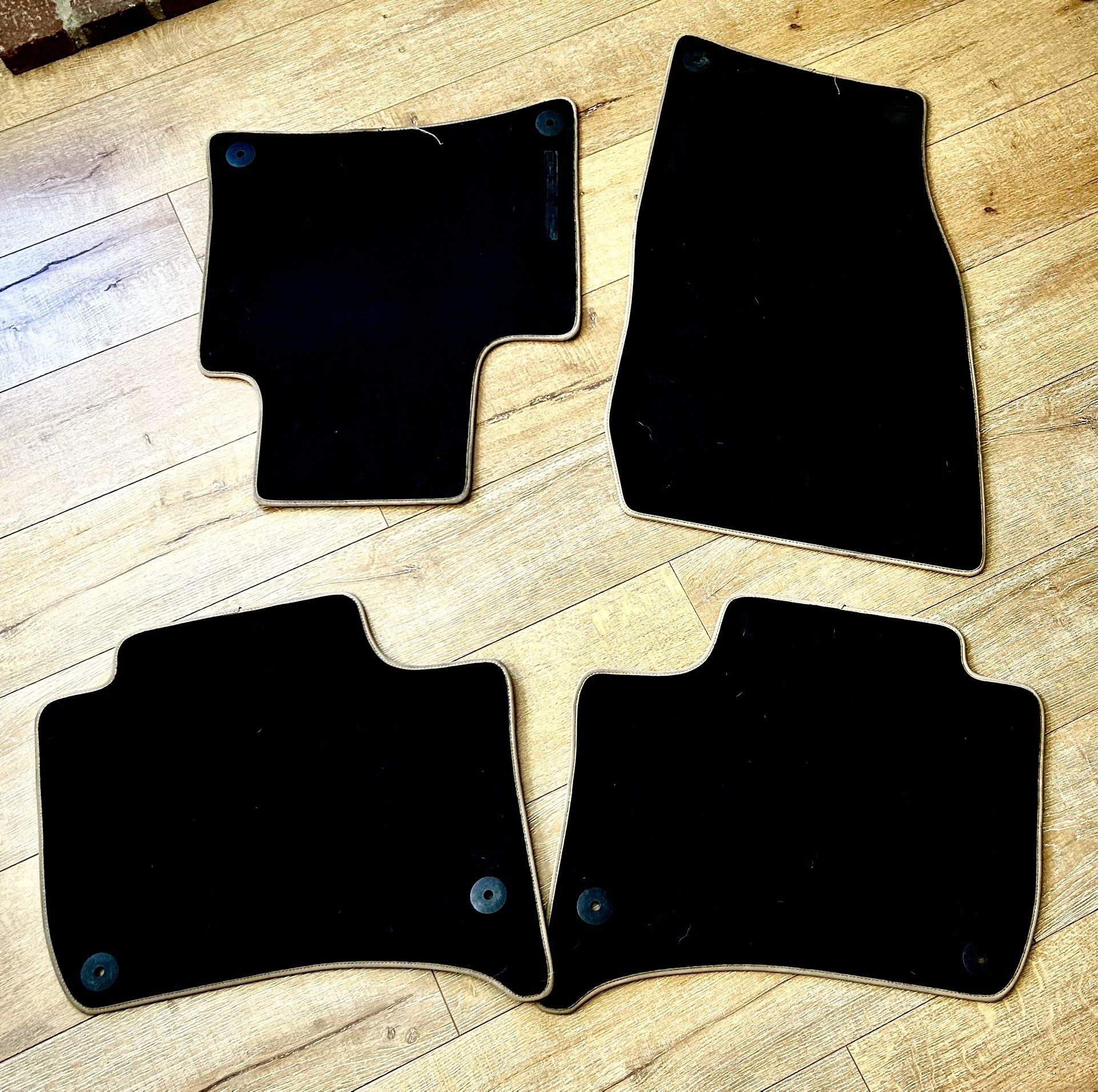 Porsche Cayenne Platinum S - Floor Mats