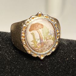 Size 7  Gold Tone Antique Mushroom Ring 