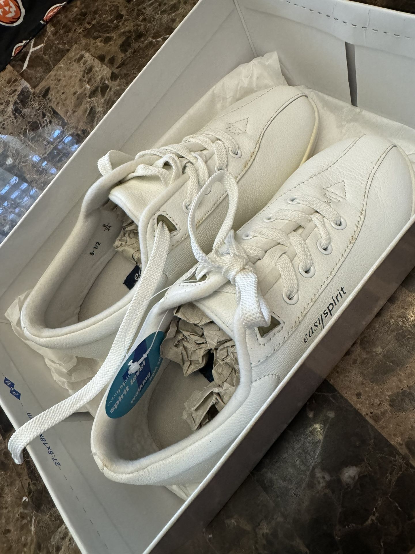 Leather Easy Spirit Walking Shoes size 5 1/2 *New old stock never worn