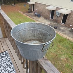 Metal Pot    FREE!!!!!