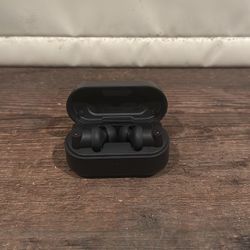 Status Between 3ANC Earphones 