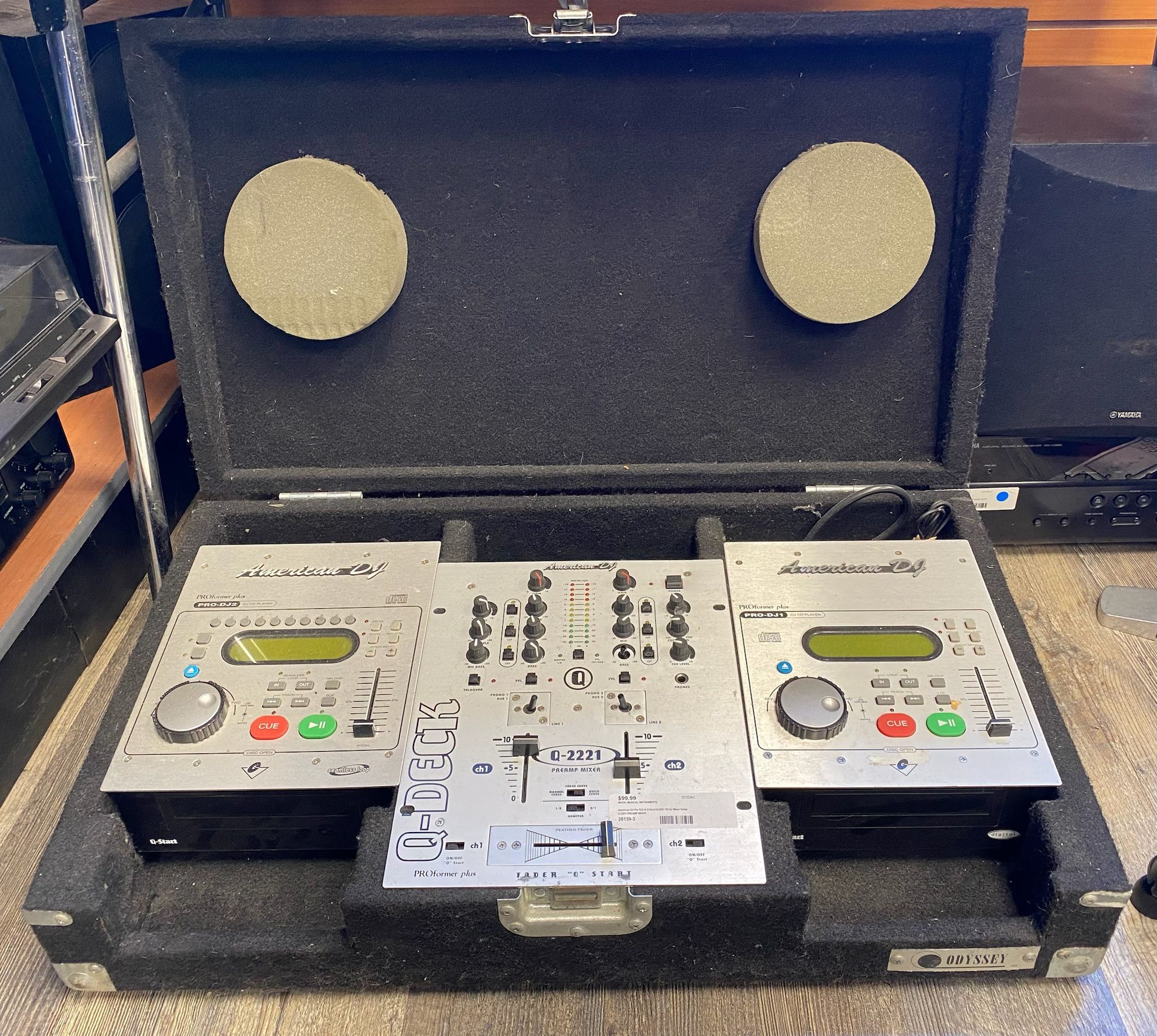 PRO-DJ2 SYSTEM 2x PRO-DJ2 CD Players 1x Q-2221 S Mixer 2x Q-Mini Plugs