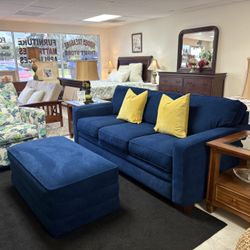 Beautiful 3pc La-Z-Boy Sofa Set $649.99