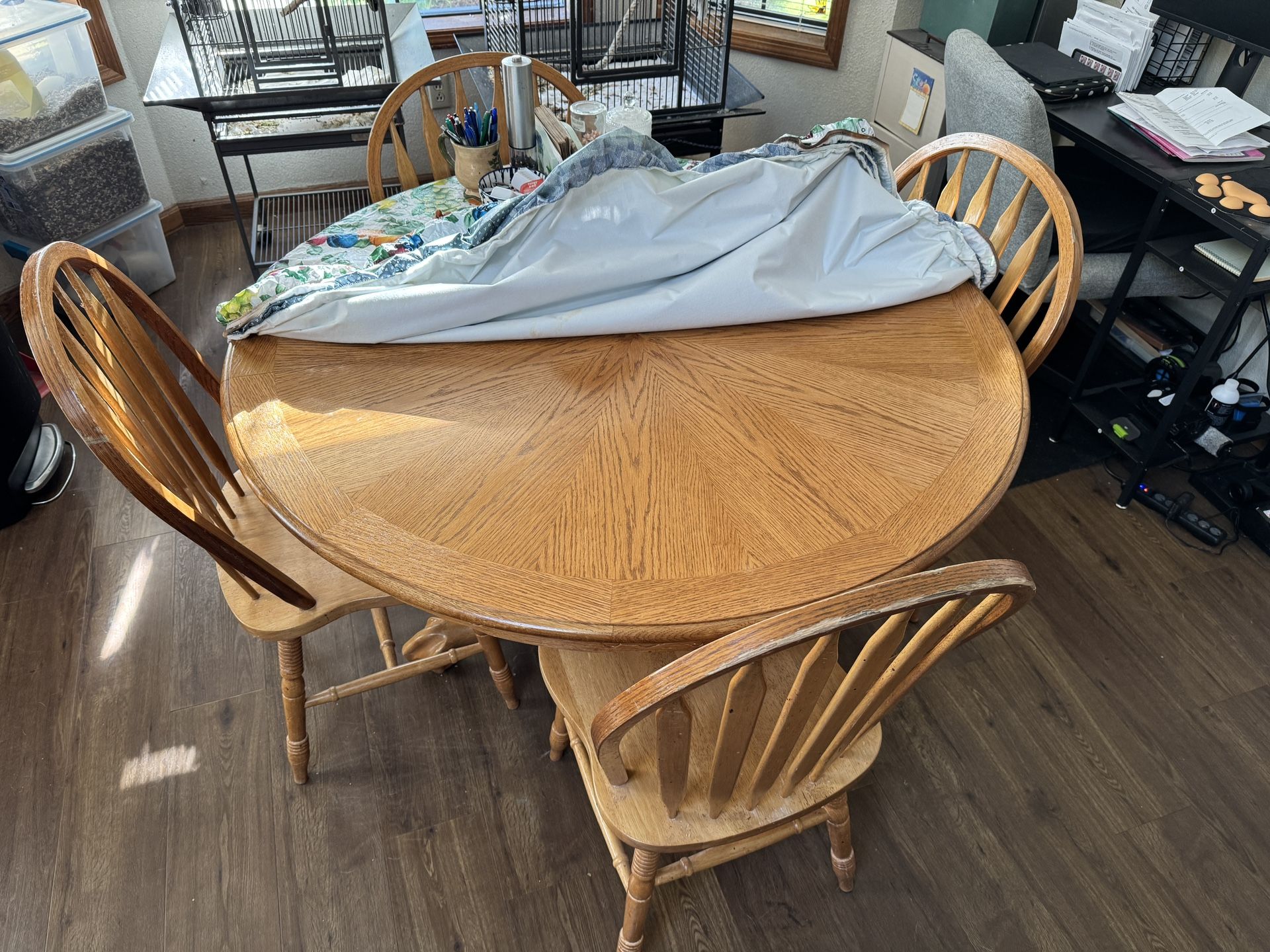 Solid wood Round Table And 4 Chairs