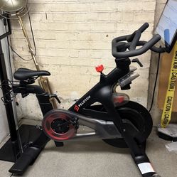 Peloton Bike 3rd Gen Stationary Exercise Bike PLTN-RB1VQ 
