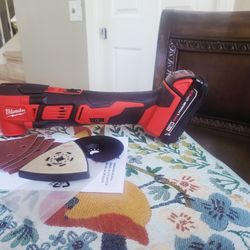 Milwaukee 18V Lithium-Ion Cordless Oscillating Multi-Tool W/(1)2ah Battery. 