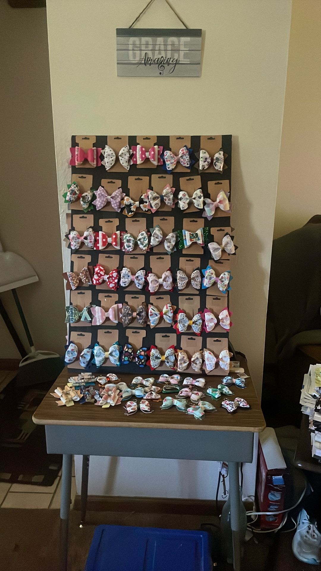 Girls Clip On Bows Different Sizes