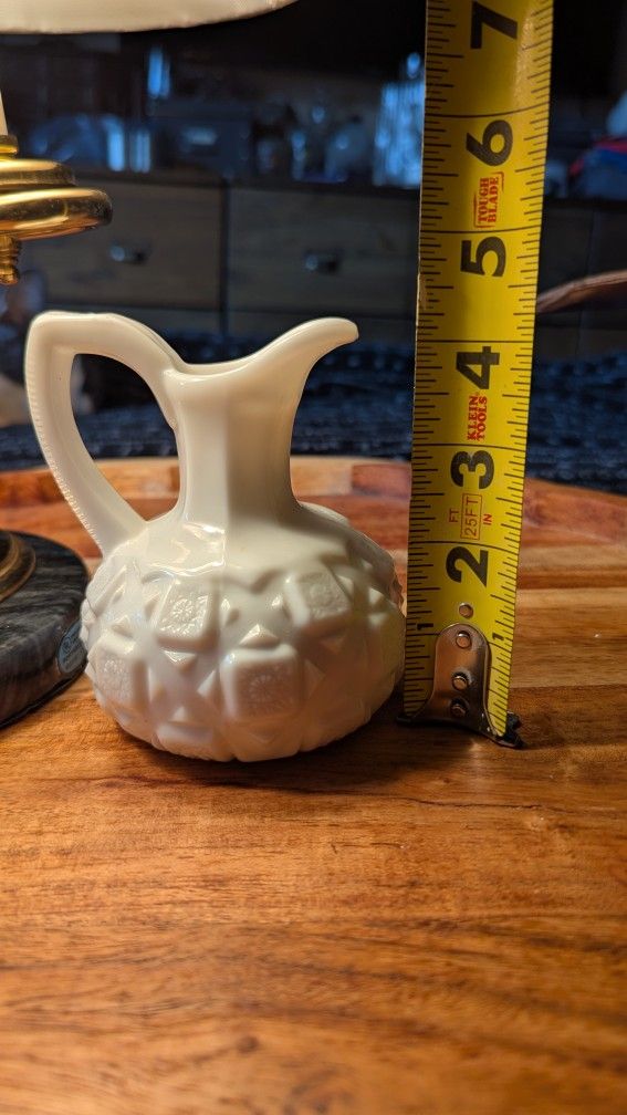 Vintage Milk Glass Cruet – “Old Quilt/Starburst” Pattern, ~4″ Tall (no lid)