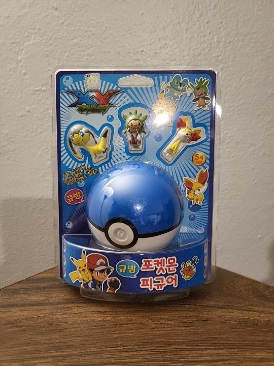 Pokemon Suction Figure Monster Ball & Coin Bank Blue: 3 Mini Figure Toys NIB (T)