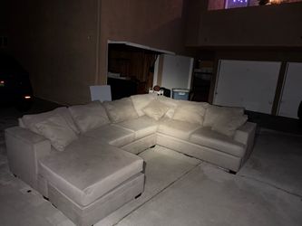 Comfortable Gray U-Shaped Sectional Couch with armrests and chaise