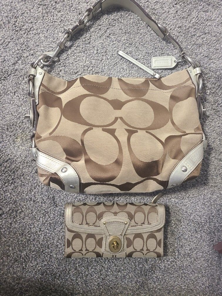 Coach Carly With Wallet