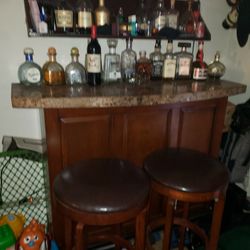 BAR BROWN MARBLE WITH 4 MATCHING STOOLS