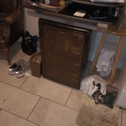 Mini / Wine Refrigerator SOLEUS brand $50