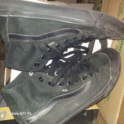 Mens VANS SIZE 9.5 BLACK LIKE NEW